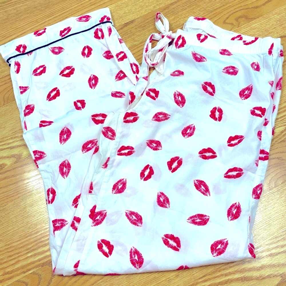 Victoria’s Secret White With Red Lips Pajama Pants Sz… Gem